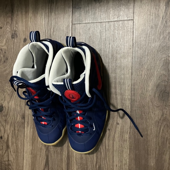 Authentic nike foamposite shoes 6y - Picture 2 of 5
